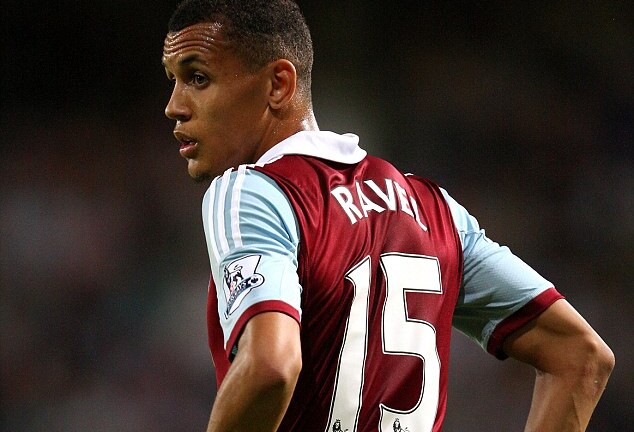 Bí mật về tên trên áo cầu thủ nổi tiếng