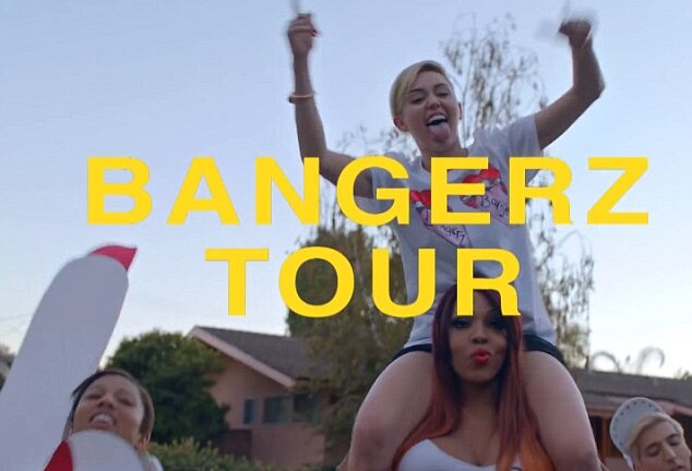 Miley Cyrus tung 2 video quảng bá Bangerz tour 2014