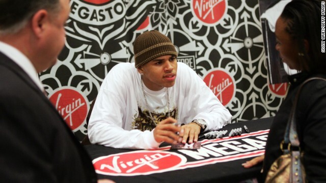 Chris Brown sẽ phải 