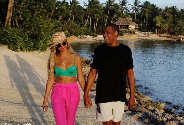 Beyonce và Jay Z bí mật hẹn hò ở bãi biển Caribe
