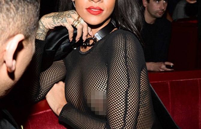 Rihanna thường xuyên “quên” áo ngực 