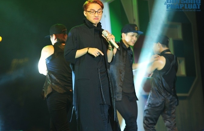 Biểu cảm đáng yêu của Sơn Tùng M-TP