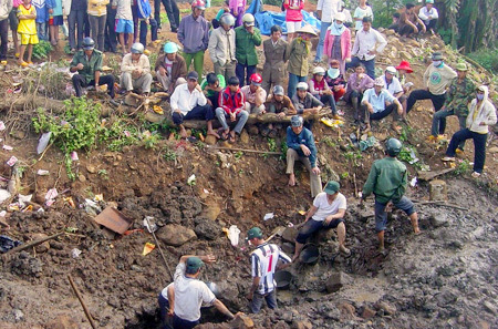 Nhà ngoại cảm dỏm tìm mộ náo loạn cả Tây Nguyên