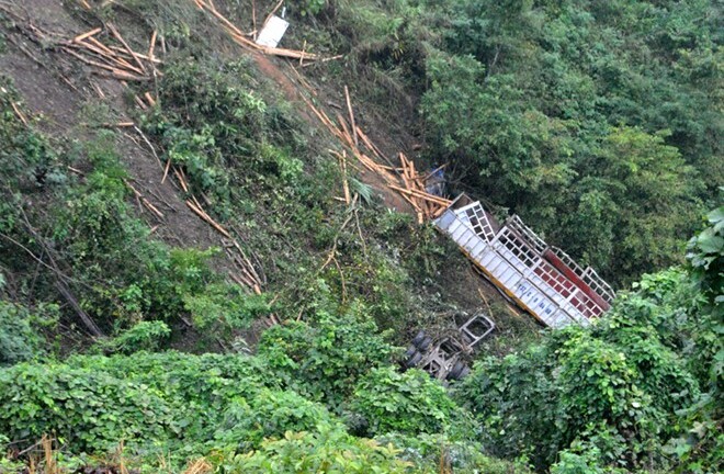 Xe lao xuống vực sâu, 3 người thiệt mạng