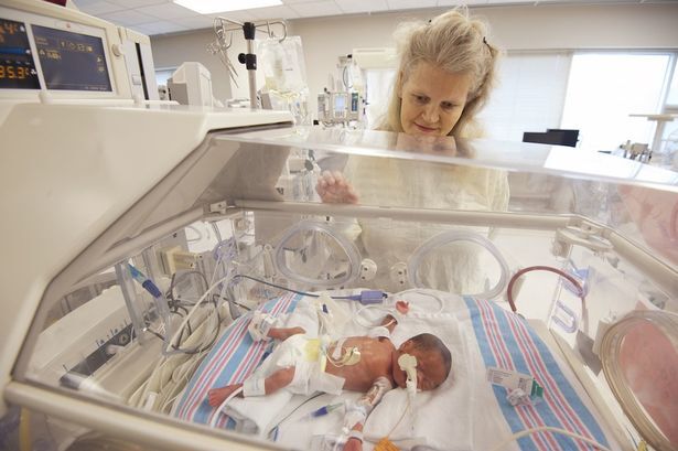 Phát hiện đứa trẻ thứ 4 trong lúc sinh 