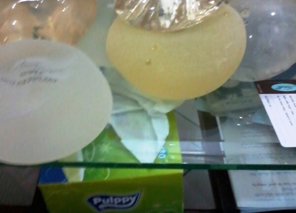 Một người đàn ông tử vong vì bơm ngực giá rẻ ở TP.HCM