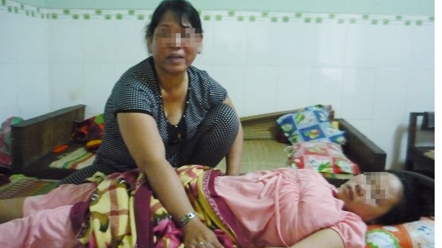 Loạn thần, người mẹ 16 tuổi thả con vào lu nước