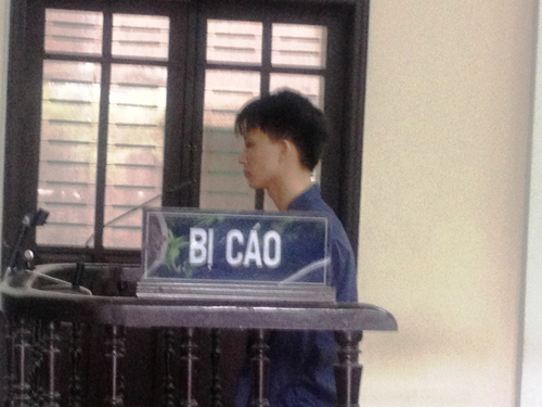 Vợ bệnh tim vác bụng bầu quỳ gối xin cho chồng thoát án tử