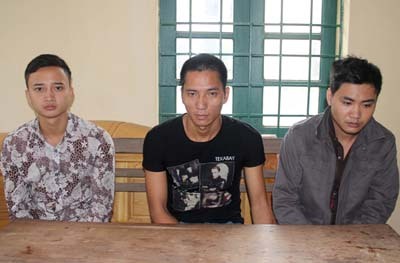 Giang hồ phố núi thẳng tay giết mẹ con nợ 