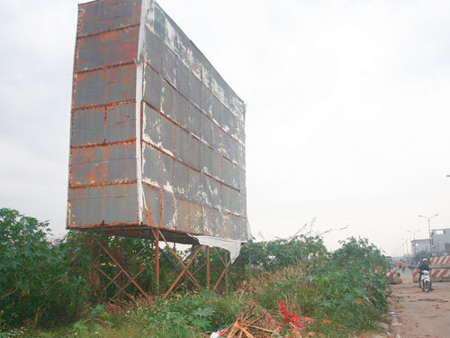 Bắt kẻ chuyên trộm cắp panô, áp phích tấm lớn ngoài trời 