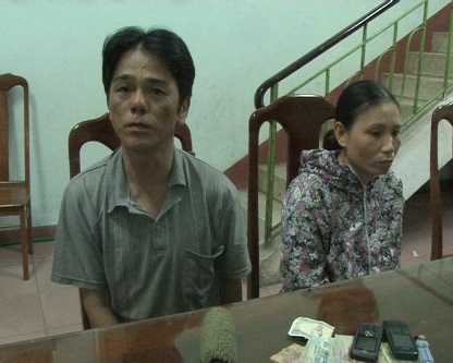 Bắt cặp vợ chồng móc túi chuyên nghiệp trên xe buýt