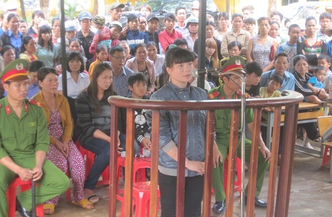 Dì ghẻ tra tấn con chồng, rạch nát người chồng lĩnh án