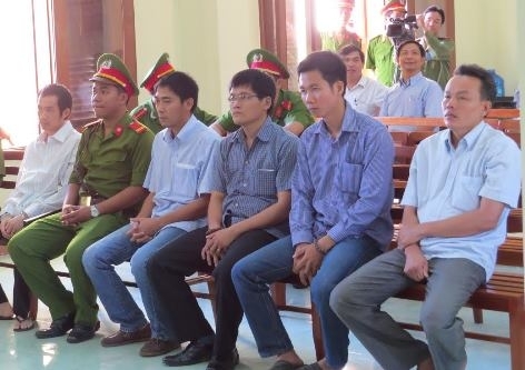 Nhân chứng quan trọng vụ 5 công an dùng nhục hình có mặt tại tòa 