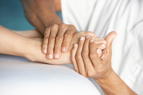 Kỳ 3: Chuyện hi hữu về giang hồ cộm cán ... bóp chân cho vợ