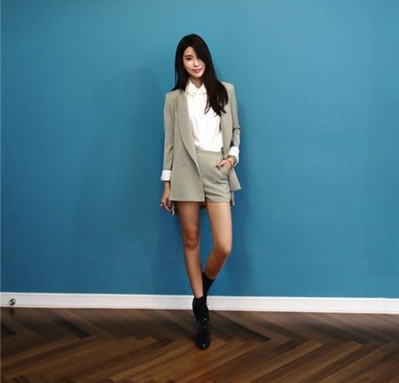 Phối đồ công sở với áo khoác mỏng ngày lạnh