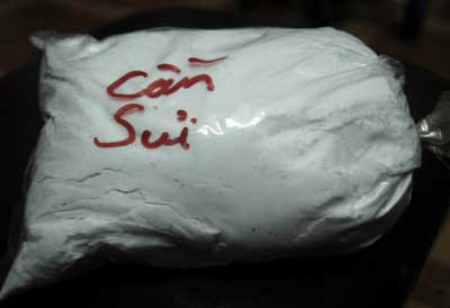 Nhà hàng lấy bột bồn cầu nấu nhừ thức ăn