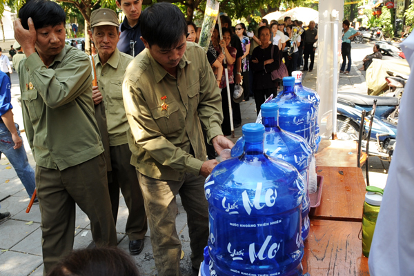 Văn hóa đi đâu khi miếng ăn chỉ còn là 