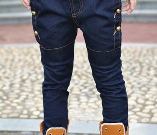 Không nên cho bé trai mặc quần kéo khóa