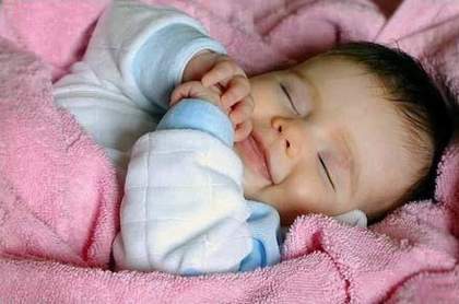 Quy tắc “vàng” mặc ấm cho trẻ sơ sinh: Mẹ cần biết!