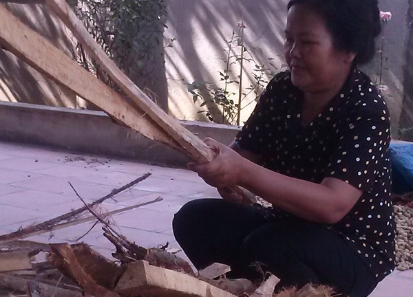 Người phụ nữ 24 năm chăm chồng tâm thần, nuôi 3 con học Đại học