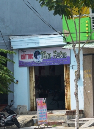 Kỳ quái chuyện chủ quán gội đầu bỗng dưng hoá “thánh”