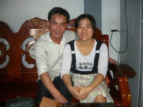 Hành trình đẫm nước mắt của đôi vợ chồng khuyết tật vượt lên số phận