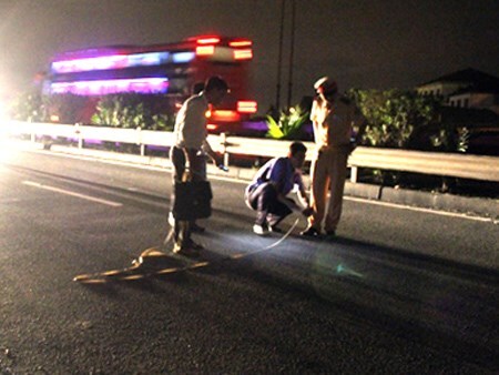 Danh tính người chết bị nhiều xe chèn qua trên cao tốc Pháp Vân