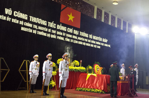 Lời ghi sổ tang của cán bộ cao cấp trong lễ viễng Đại tướng