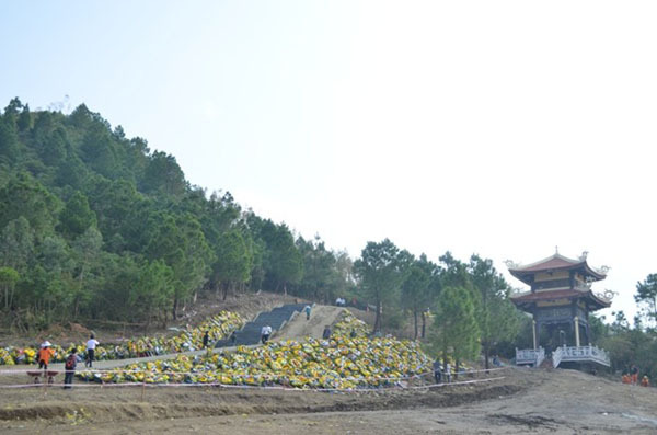 Con dân Việt vẫn đợi chờ được vào viếng mộ Đại tướng