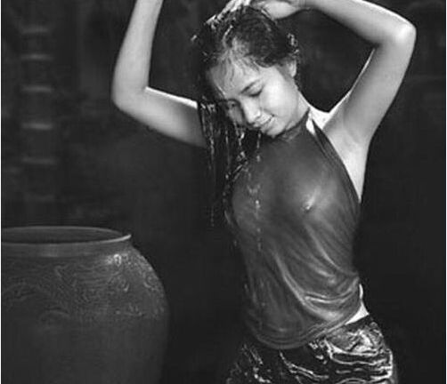 Ở Việt Nam, ảnh nude nghệ thuật khác khiêu dâm ở điểm nào?