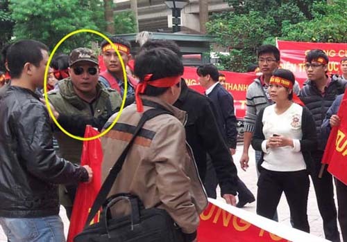 Kinh hoàng màn “khủng bố thượng đế