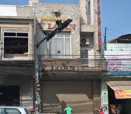 Rúng động tiệm vàng