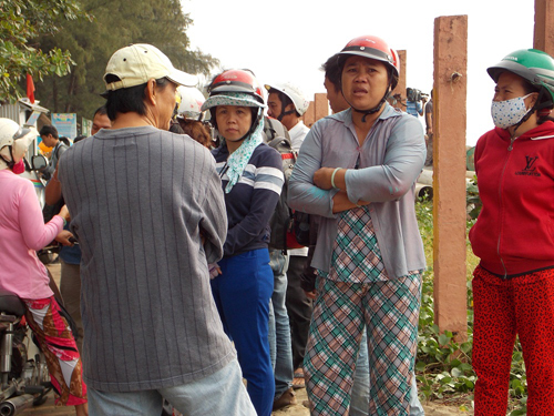 7 học sinh bị sóng cuốn: Lực lượng cứu hộ tắc trách?