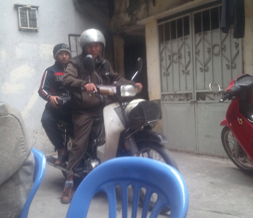 Cuộc ngã giá trên lưng những đứa trẻ thơ dại