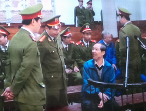 Dùng quyền đôn đốc giám sát để 