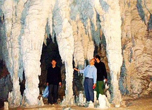 Thực hư tin đồn động không đáy chứa vàng ở Hà Giang