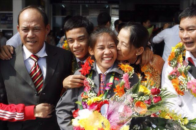 Bóng mẹ già và giọt nước mặt sau những tấm huy chương