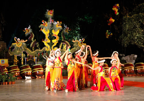 Quan chức đi họp sẽ bị hạn chế “kính thưa” và không được “nhận quà”!