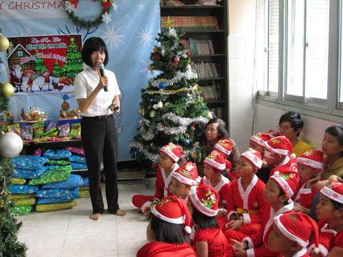 Chuyện cảm động ở lớp học cho các em nhỏ bị ung thư trong bệnh viện