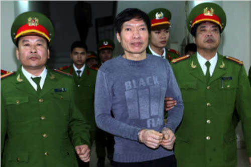 Dương Tự Trọng mặc áo Black Flag ra tòa : Chiếc áo không làm nên thầy tu?