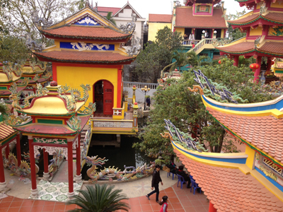 Bóc mẽ chiêu trò 'buôn thần bán thánh' ở biệt phủ Mẫu The