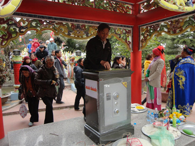 Giải mã “con người phàm tục” được phong là “mẹ của muôn loài”