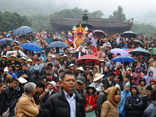 Đầu xuân mạn đàm về thói ăn chơi quá đà của người Việt