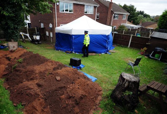 Nghi án con gái bắn chết và chôn xác cha mẹ