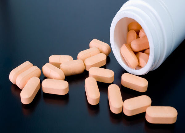 Bổ sung vitamin quá liều tàn phá sức khỏe như thế nào?