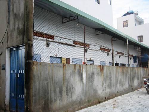 Bí ẩn người cha chết bất thường trong phòng trọ