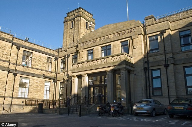 Đau lòng bé trai 6 tuần tuổi tử vong vì ngủ chung với bố mẹ