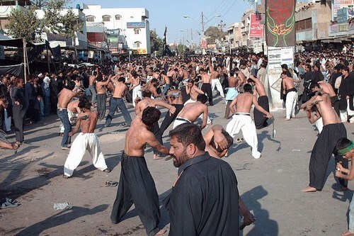 10 phong tục quái đản nhất thế giới