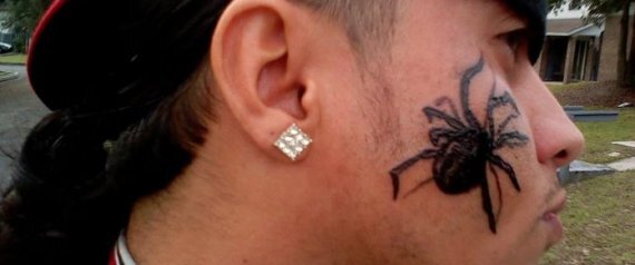 Chữa chứng sợ nhện bằng cách… xăm hình nhện lên mặt