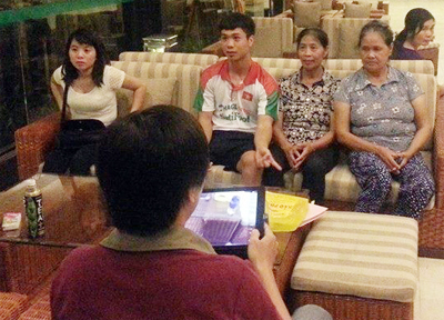 Theo chân mẹ Công Phượng vào đại bản doanh U19 Việt Nam